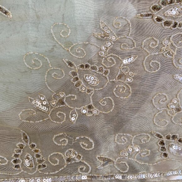 Gold Colored Table Runner / Overlay (Flowers & Cherub Vase Not Included) - Picture 7 of 8